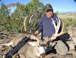 huge mule deer trophy chasers guided hunting  1 