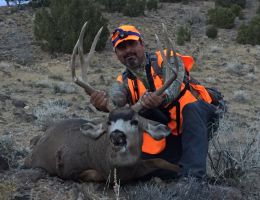 huge mule deer trophy chasers guided hunting  10 