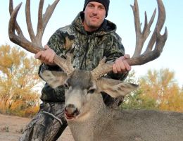 huge mule deer trophy chasers guided hunting  33 