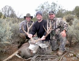 huge mule deer trophy chasers guided hunting  38 