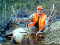 huge elk trophy chasers guided hunting and outfitter  42 